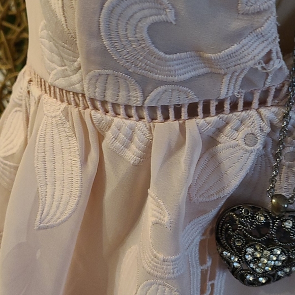 SALE LOVERS AND FRIENDS PINK EMBROIDERED DRESS - Picture 6 of 16